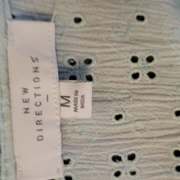 NEW DIRECTIONS Eyelet Peasant Tie Neckline Cottage Coquette Blouse - Picture 7 of 9